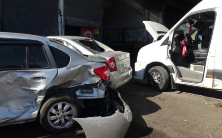 Antalya'da Kontrolden Çıkan Araç 7 Otomobile Çarptı: 1 Yaralı