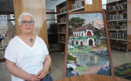 Sıfır Atıkla Gelen Estetik: Kumlucalı Sanatçıdan Boyasız Cam Tablolar