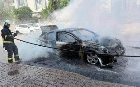 Konyaaltı'nda Korku Dolu Anlar: Torpidodan Çıkan Alevler Otomobili Küle Çevirdi