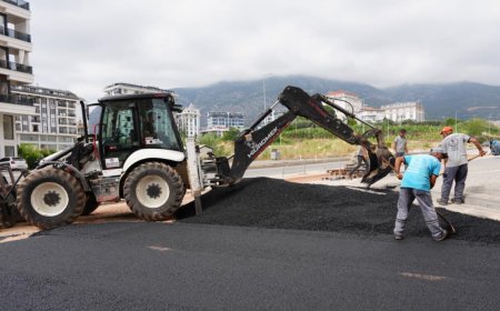 Alanya Belediyesi'nden Yol Seferberliği: Mahmutlar ve Türkler'de Sıcak Asfalt Hamlesi
