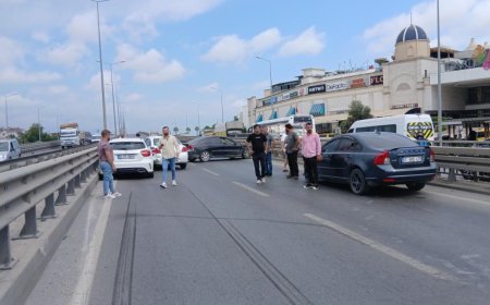 Manavgat'ta 4 Araçlık Zincirleme Kaza: D-400 Kara Yolu Ulaşıma Kapandı