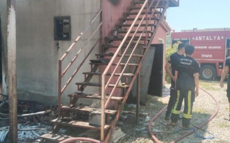 Manavgat'ta Korkutan Yangın! Ev Kullanılamaz Hale Geldi