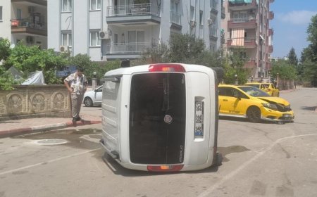 Antalya'da Feci Çarpışma! Yan Yatan Araçtan Burnu Bile Kanamadan Çıktı