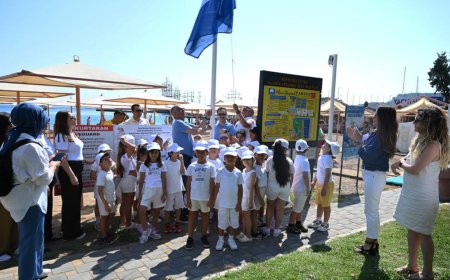 Kemer'in Gururu: Mavi Bayrak Halk Plajı'nda Dalgalanıyor