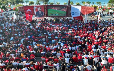 Antalyalılar Dünya Kupası heyecanını Olbia Kent Meydanı’nda yaşadı