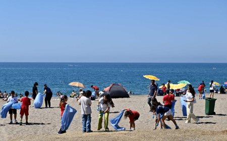 Antalya'da Öğrenciler Lara sahilinde çevre için sahaya indi