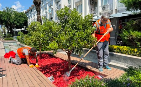 Antalya Büyükşehir’den Kemer Liman Caddesi’ne Yaz Bakımı