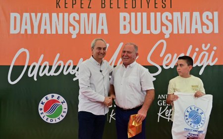 Kepez’de Dayanışma Mahalle Buluşmaları Büyüyor: Odabaşı Mahallesi Hizmet ve Şenlikle Buluştu