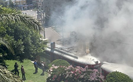 Antalya’da Nostalji Tramvayında Yangın Paniği: Esnafın Müdahalesi Facianın Önüne Geçti.
