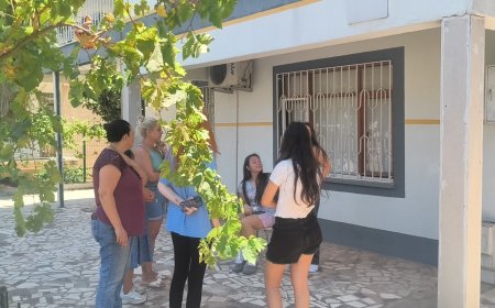 Antalya’da Mutfak Yangını Paniği: Anne Kızına Koşarak Sarıldı.
