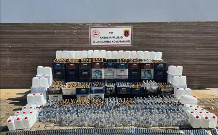 Alanya'da Dev Jandarma Operasyonu: Depodan Binlerce Litre Kaçak Alkol Çıktı!