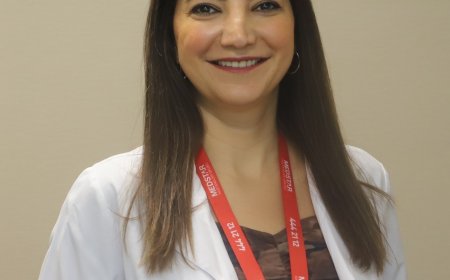 Bebeklerin İlk Deniz ve Havuz Deneyimi İçin Hayati Uyarılar: "Gözünüzü Bir An Bile Ayırmayın!"