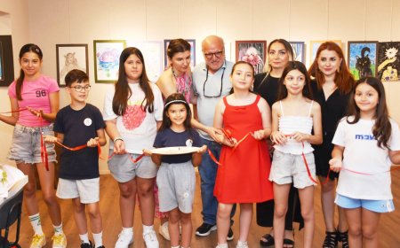 Antalya'nın Gururu: 10 Yaşındaki Arya İlk Kişisel Resim Sergisini Açtı!