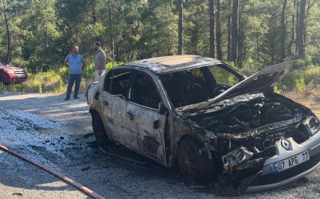 Serik’te Seyir Halindeki Otomobil Alev Alev Yandı: Orman Ekipleri Faciyayı Önledi!
