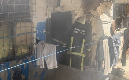 Kepez'de Gecekonduda Çıkan Yangın Korkuttu