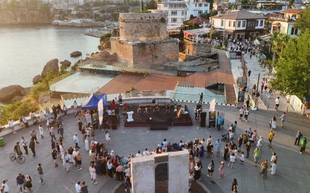 Antalya Büyükşehir Belediyesi'nden Hıdırlık Kulesi'nde Zamanlararası Konserleri