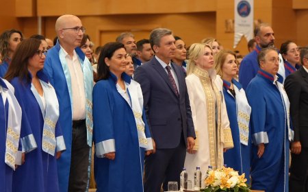 Geleceğin Hekimleri And İçti: Akdeniz Üniversitesi Tıp Fakültesi’nde Muhteşem Mezuniyet!