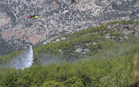 Konyaaltı Kapuz Kanyonu Bölgesinde Korkutan Orman Yangını: Havadan ve Karadan Müdahaleyle Kontrol Altına Alındı!