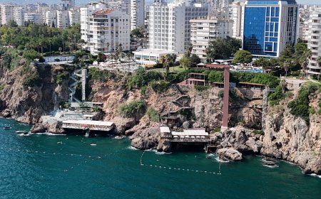 Prof. Dr. Nihat Dipova’dan Korkutan Falez Uyarısı: "Dünyada İkizi Yok, Bu Gidişle 50 Metrede Bir Asansör Göreceğiz!"