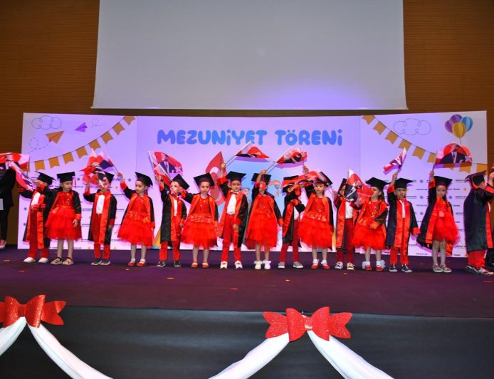 Kepez’in Minikleri İlkokula Uğurlanıyor: 356 Öğrenci Kep Atacak!