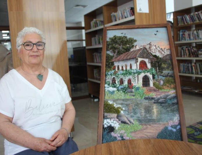 Sıfır Atıkla Gelen Estetik: Kumlucalı Sanatçıdan Boyasız Cam Tablolar