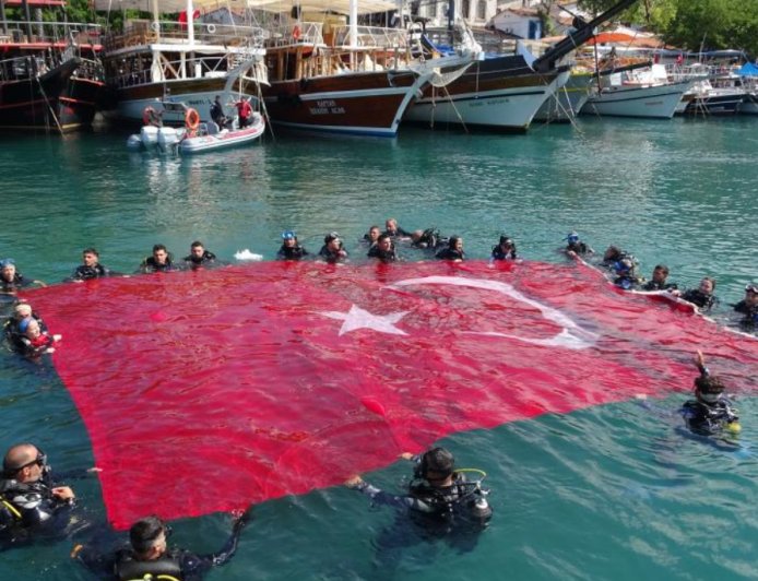 Antalya Valiliği "Dumansız Plaj" Genelgesi Yayınladı: Bakanlık Plajlarında İlk Etap Başlıyor