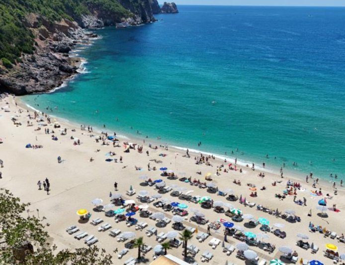 Alanya'da Yaz Erken Başladı! Kleopatra Plajı'nda Adım Atacak Yer Kalmadı