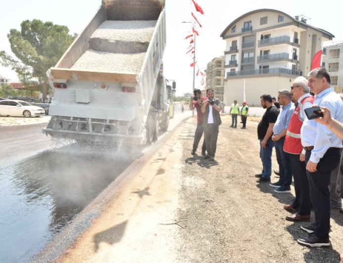 Altınova’dan Start Verildi: Kepez’de Asfalt Mesaisi Başladı