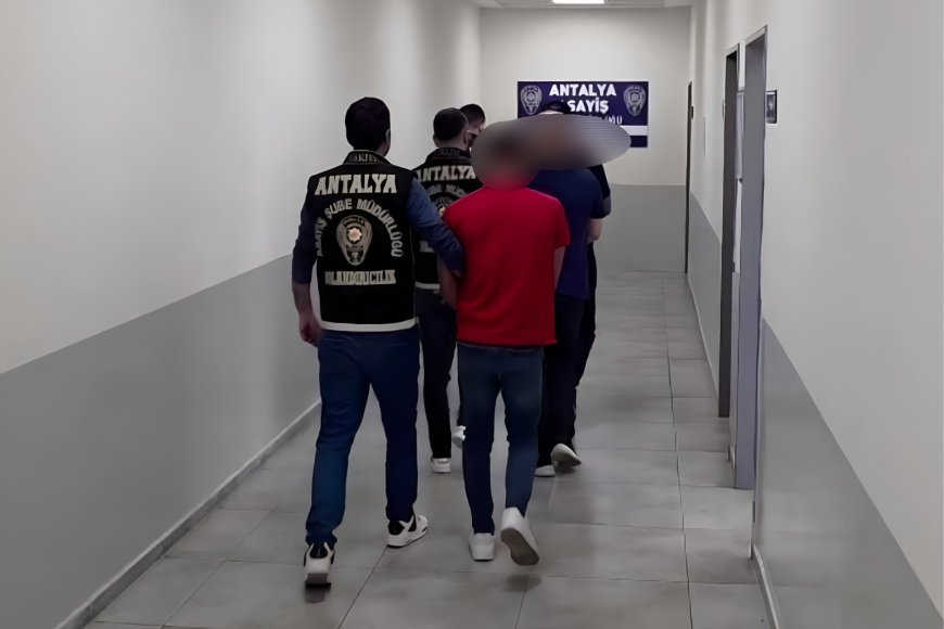 Antalya'da Karşılıksız Çek Dolandırıcılığı Operasyonu: 4 Tutuklama