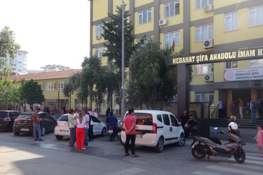 Velilerden LGS Mesaisi: Dua ve Heyecan Dolu Bekleyiş