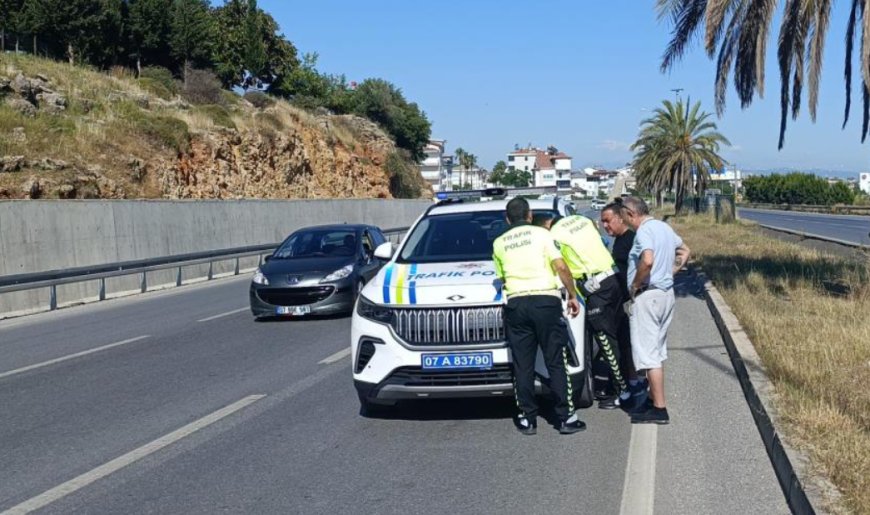 Manavgat'ta Direksiyon Başında Sara Nöbeti Geçiren Sürücünün Ehliyetine El Konuldu