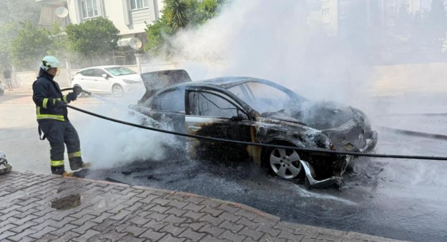 Konyaaltı'nda Korku Dolu Anlar: Torpidodan Çıkan Alevler Otomobili Küle Çevirdi