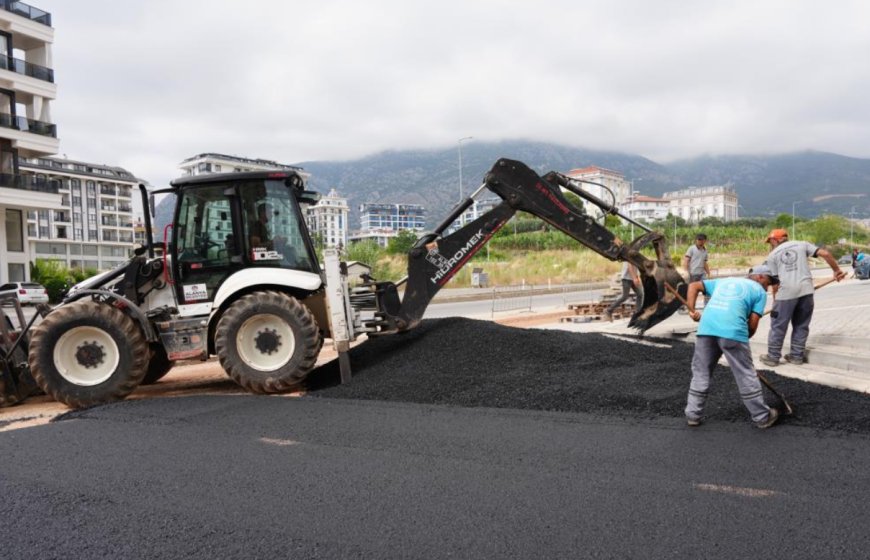 Alanya Belediyesi'nden Yol Seferberliği: Mahmutlar ve Türkler'de Sıcak Asfalt Hamlesi