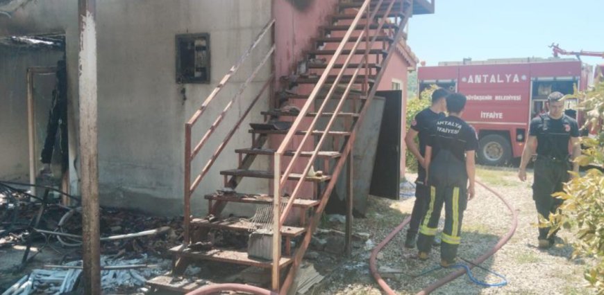 Manavgat'ta Korkutan Yangın! Ev Kullanılamaz Hale Geldi