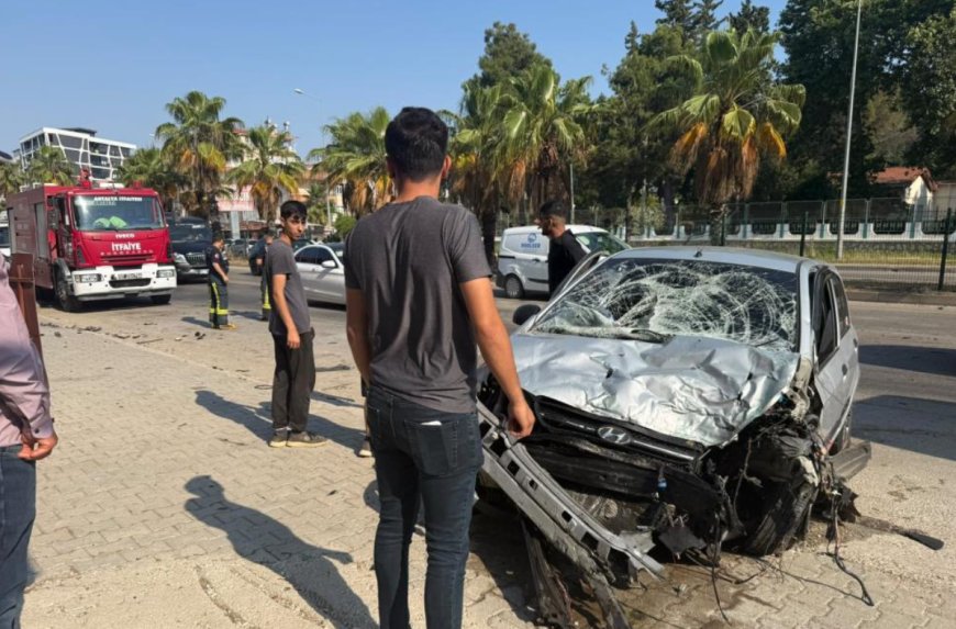 Serik'te Sollama Yapan Otomobil Refüje Çarptı: 1 Yaralı