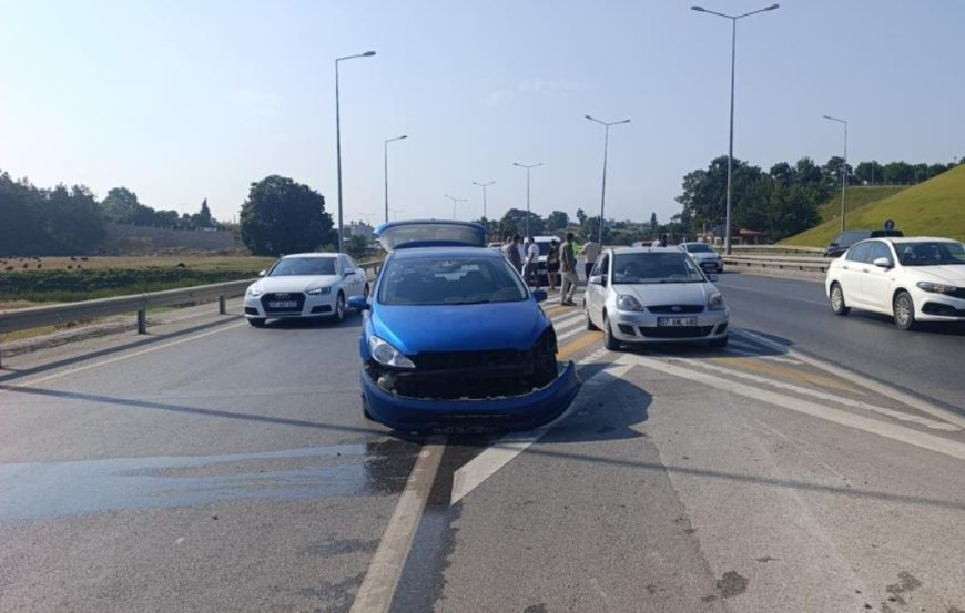 Manavgat’ta Otomobille Çarpışan Motosikletteki 2 Kişi Yaralandı