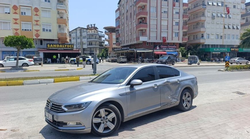 Antalya Manavgat'ta Trafik Kazası: Motosiklet Sürücüsü Yaralandı