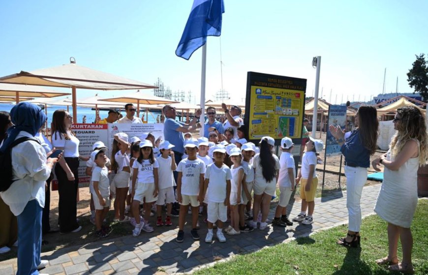 Kemer'in Gururu: Mavi Bayrak Halk Plajı'nda Dalgalanıyor