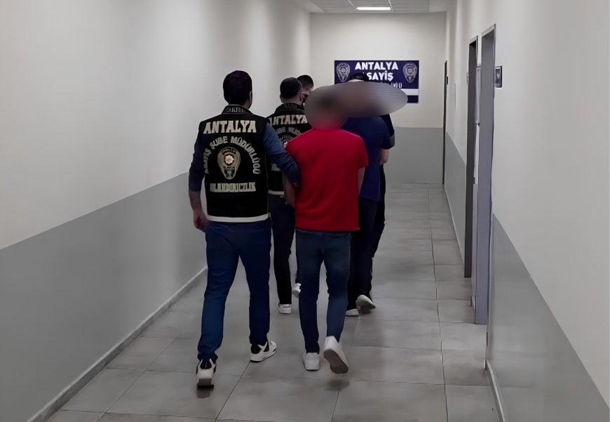 Antalya'da Karşılıksız Çek Dolandırıcılığı Operasyonu: 4 Tutuklama