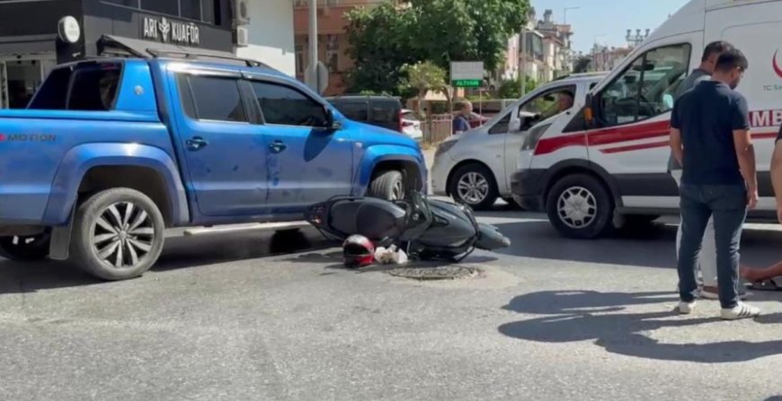 Manavgat'ta Kamyonet ile Motosiklet Çarpıştı: 1 Yaralı