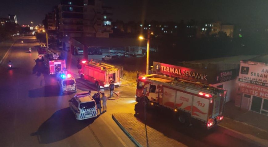 Antalya’da Seramik Dükkanında Korkutan Yangın