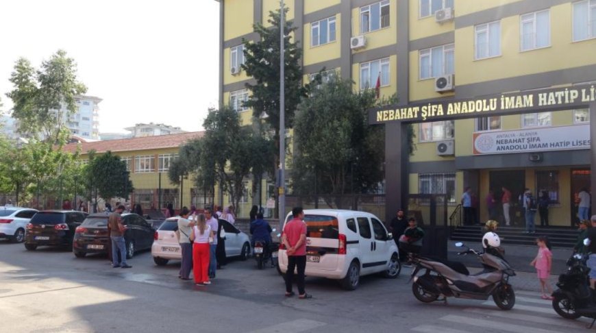 Velilerden LGS Mesaisi: Dua ve Heyecan Dolu Bekleyiş