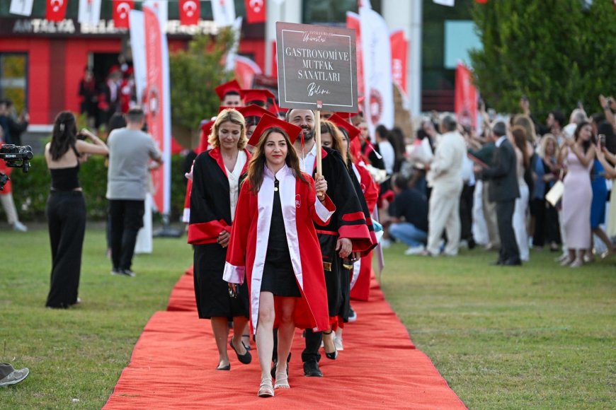 Belek Üniversitesi’nde Mezuniyet Coşkusu Yaşandı