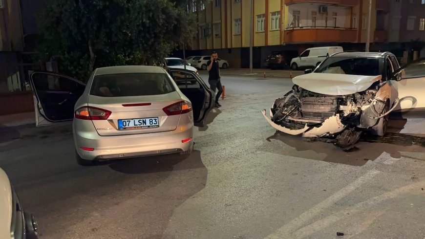 Manavgat’ta İki Otomobil Çarpıştı: 4 Kişi Yaralandı.