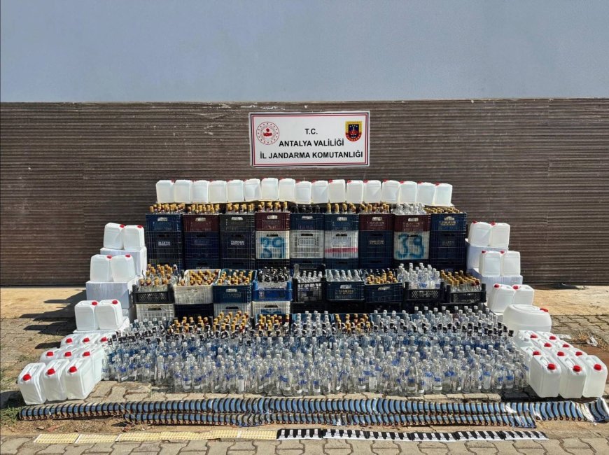 Alanya'da Dev Jandarma Operasyonu: Depodan Binlerce Litre Kaçak Alkol Çıktı!