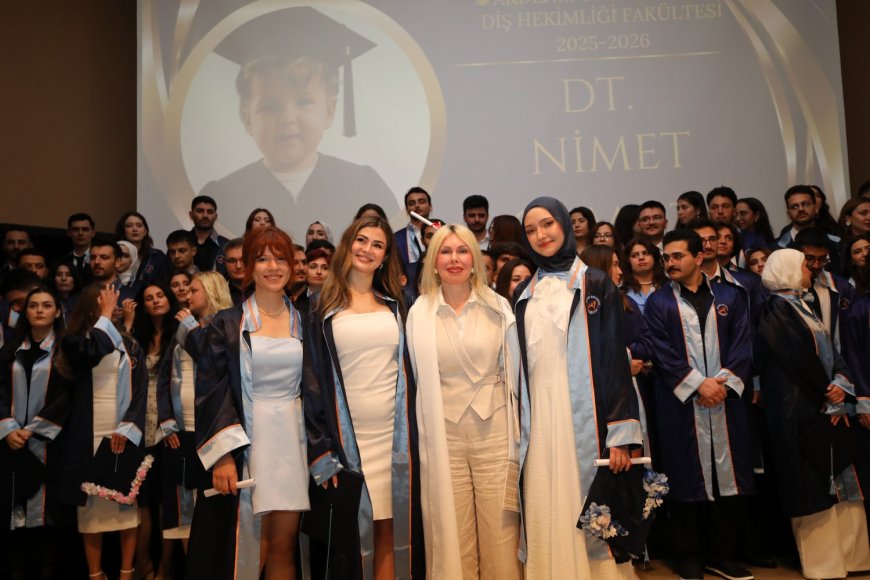 Akdeniz Üniversitesi Diş Hekimliği’nde Mezuniyet Gururu: Rektör Özkan’dan "İnsani Dokunuş" Vurgusu!