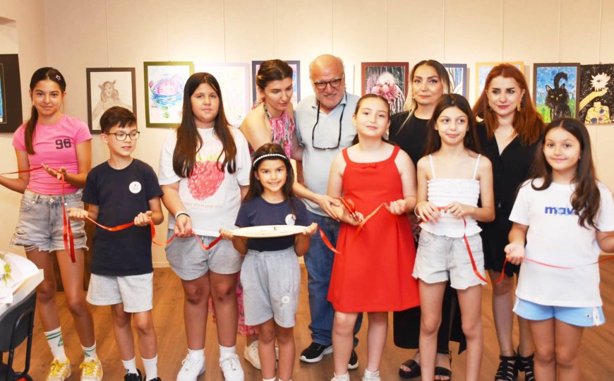 Antalya'nın Gururu: 10 Yaşındaki Arya İlk Kişisel Resim Sergisini Açtı!