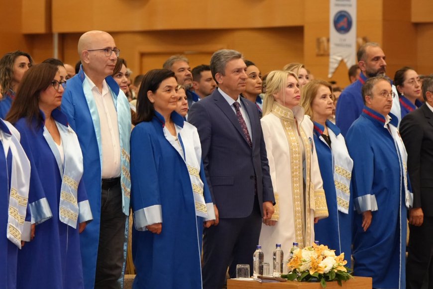 Geleceğin Hekimleri And İçti: Akdeniz Üniversitesi Tıp Fakültesi’nde Muhteşem Mezuniyet!