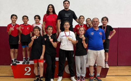 Kepez’in Minik Pehlivanlarından Antalya’da Tarihi Başarı: Mindere Çıkan Güreşçilerden 56 Madalyalık Rekor!