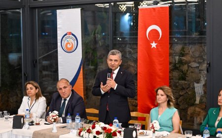 Vali Hulusi Şahin'den Tayini Çıkan Vali Yardımcısı ve Kaymakamlara Veda: "Vatan Hizmeti Bitmez"